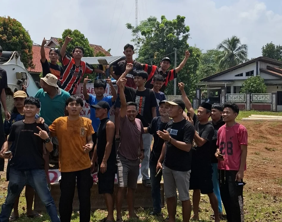 Alat Berat Disegel, Pemuda Padasuka Bangkit Pertahankan Lapangan Warisan Desa