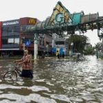Ratusan Warga Di Jakarta Mengungsi Akibat Banjir