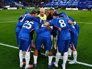 Neville Kritik Ritual Lingkaran Pemain Chelsea