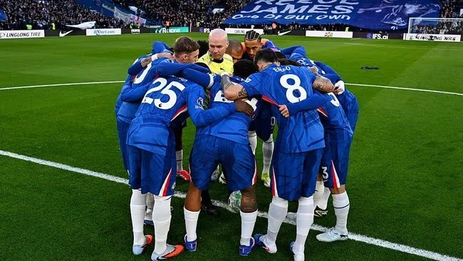 Neville Kritik Ritual Lingkaran Pemain Chelsea