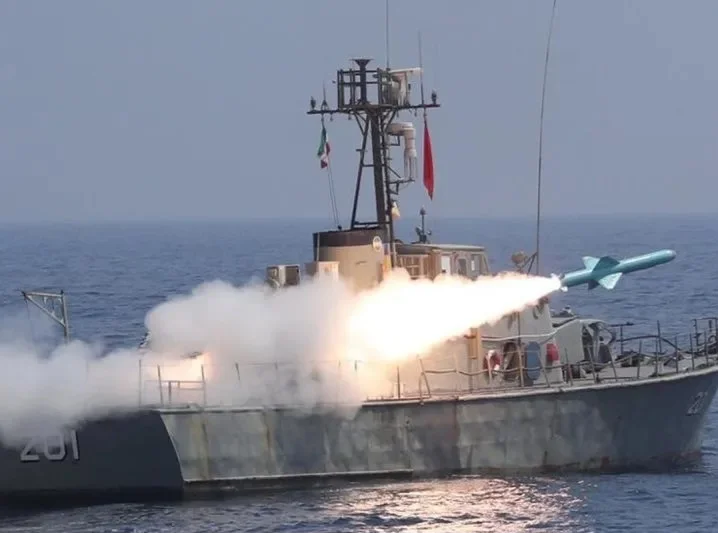 Ketegangan Memuncak, Rudal Iran Hantam Kapal Tanker As Di Teluk Persia