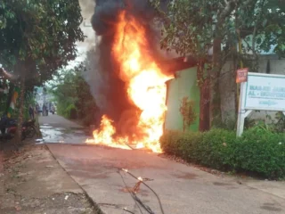 Korsleting Listrik Picu Kebakaran Warung Madura Di Bogor, Satu Orang Terluka