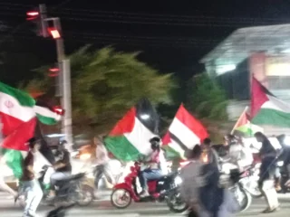 Semarak Malam Takbiran Di Sorong: Pawai Akbar Meriah, Bendera Iran Dan Palestina Warnai Perayaan
