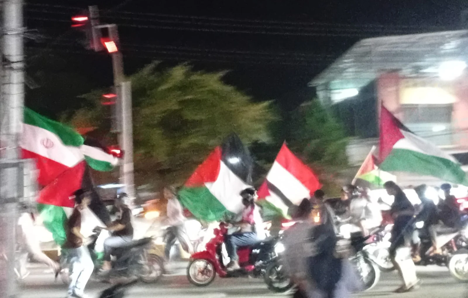 Semarak Malam Takbiran Di Sorong: Pawai Akbar Meriah, Bendera Iran Dan Palestina Warnai Perayaan