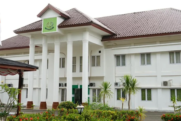Diduga Potong Dana Hibah Petani, Mantan Anggota Dpr Ri Fauzi Ditahan Kejari Luwu