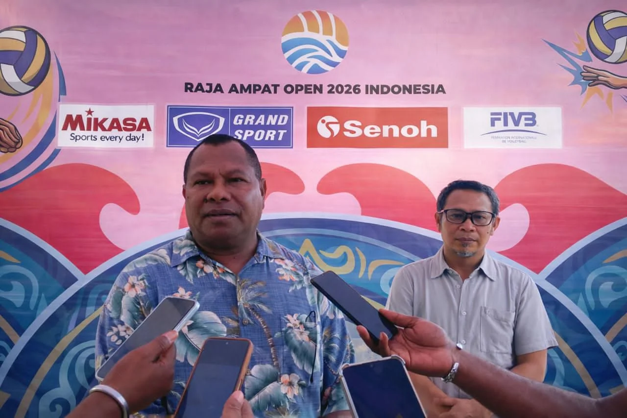 Bupati Orideko Burdam Tinjau Progres H-2 Avc Beach Tour 2026 Di Pantai Wtc Raja Ampat