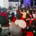 Bentrok Warga Dan Polisi Saat Pengantaran Jenazah Maxi Bless Di Sorong, Dua Anggota Terluka