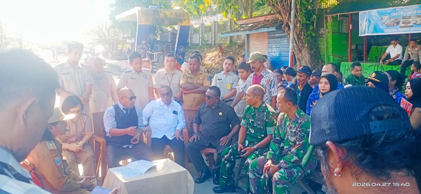 Warga Palang Akses Jalan Di Samping Swiss-Belhotel Sorong, Tuntut Penyerahan Sertipikat Tanah