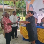 Yubelina Saflesa Serap Aspirasi Warga Ayamaru Selatan Dan Salurkan Bantuan Paskah