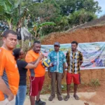 Ronald Konjol Serahkan Bantuan, Laga Voli Persahabatan Di Sorong Penuh Kebersamaan