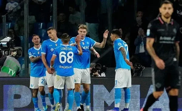 Napoli Perkasa Di Kandang, Cremonese Pulang Dengan Kekalahan 4-0