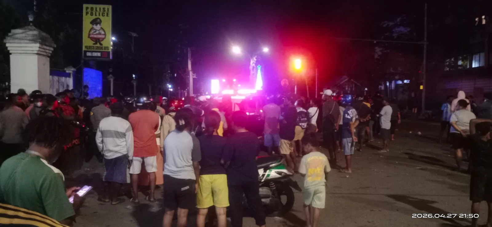 Keluarga Korban Penikaman Bawa Jenazah Ke Polresta Sorong Kota Desak Kejelasan Penanganan Kasus