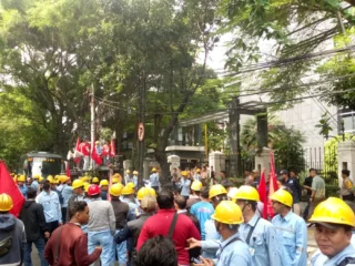 Terancam Phk, Pekerja Pt Dua Kuda Desak Ma Batalkan Status Pailit Perusahaan