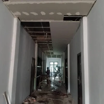 Proyek Pos Polisi Sorong Barat Molor, Diduga Tak Sesuai Papan Proyek, Publik Desak Aph Bertindak