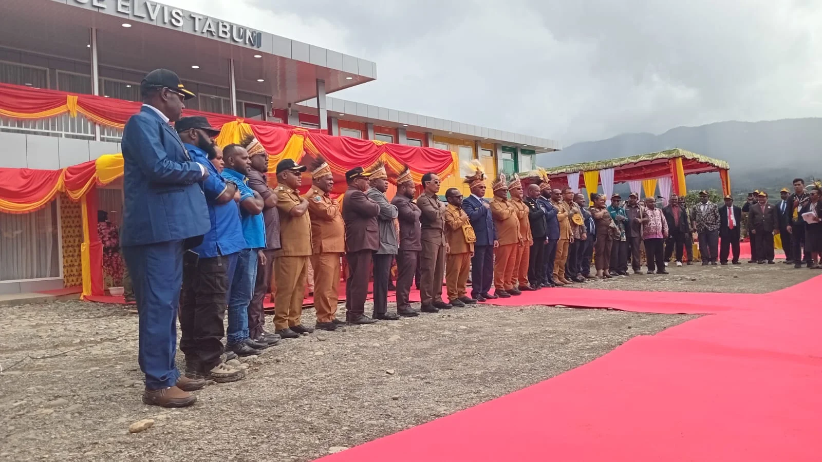 Gubernur Papua Tengah Hadiri Groundbreaking Kantor Bupati Dan Dprk Puncak, Resmikan Guest House Elvis Tabuni