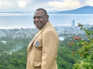 600 Ribu Anak Papua Putus Sekolah, Dr. Kornelius Kambu Desak Perda Pendidikan Khusus