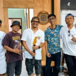 Pengrajin Gitar Custom Madiun Didatangi Mantan Gitaris Slank