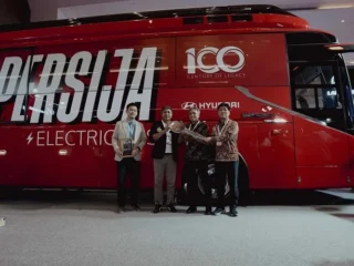 Persija Jadi Klub Pertama Di Indonesia Gunakan Bus Listrik Untuk Armada Resmi Tim