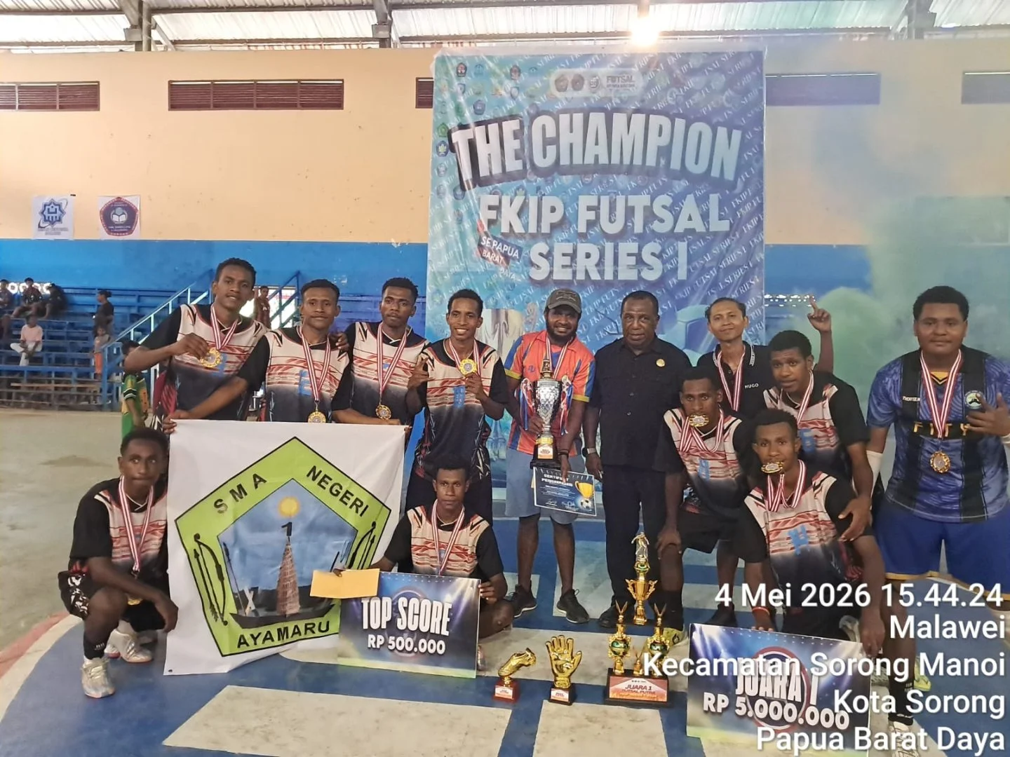 Anggota Dpr Otsus Pbd Robby Wanma Apresiasi Sportivitas Pemain Futsal Fkip Series