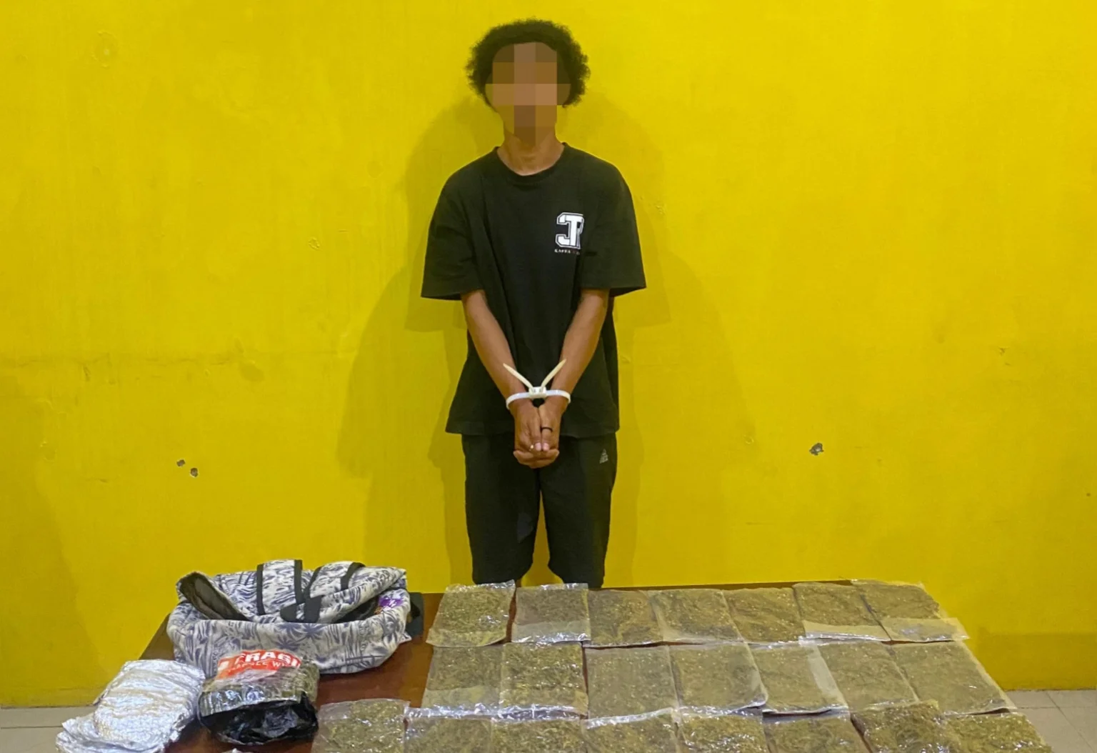 Bawa 36 Bungkus Ganja Bym Ditangkap Satnarkoba Polresta Sorong Kota