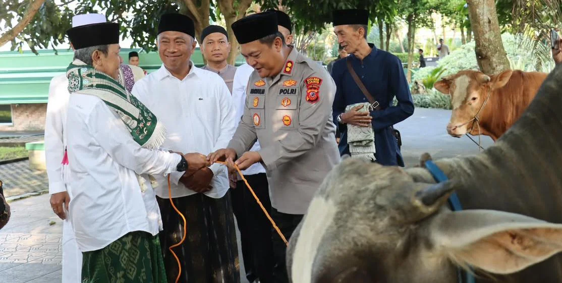 Panitia Kurban Masjid Agung Ciamis Salurkan 500 Paket Daging Kepada Warga