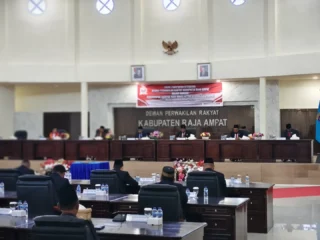 Wakil Ketua Iii Dprk Raja Ampat Resmi Dikukuhkan, Pemerintah Tekankan Integritas Dan Sinergi Pembangunan