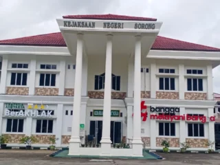 Enam Tersangka Korupsi Seragam Dinas Dpr Papua Barat Daya Dilimpahkan Ke Kejari Sorong