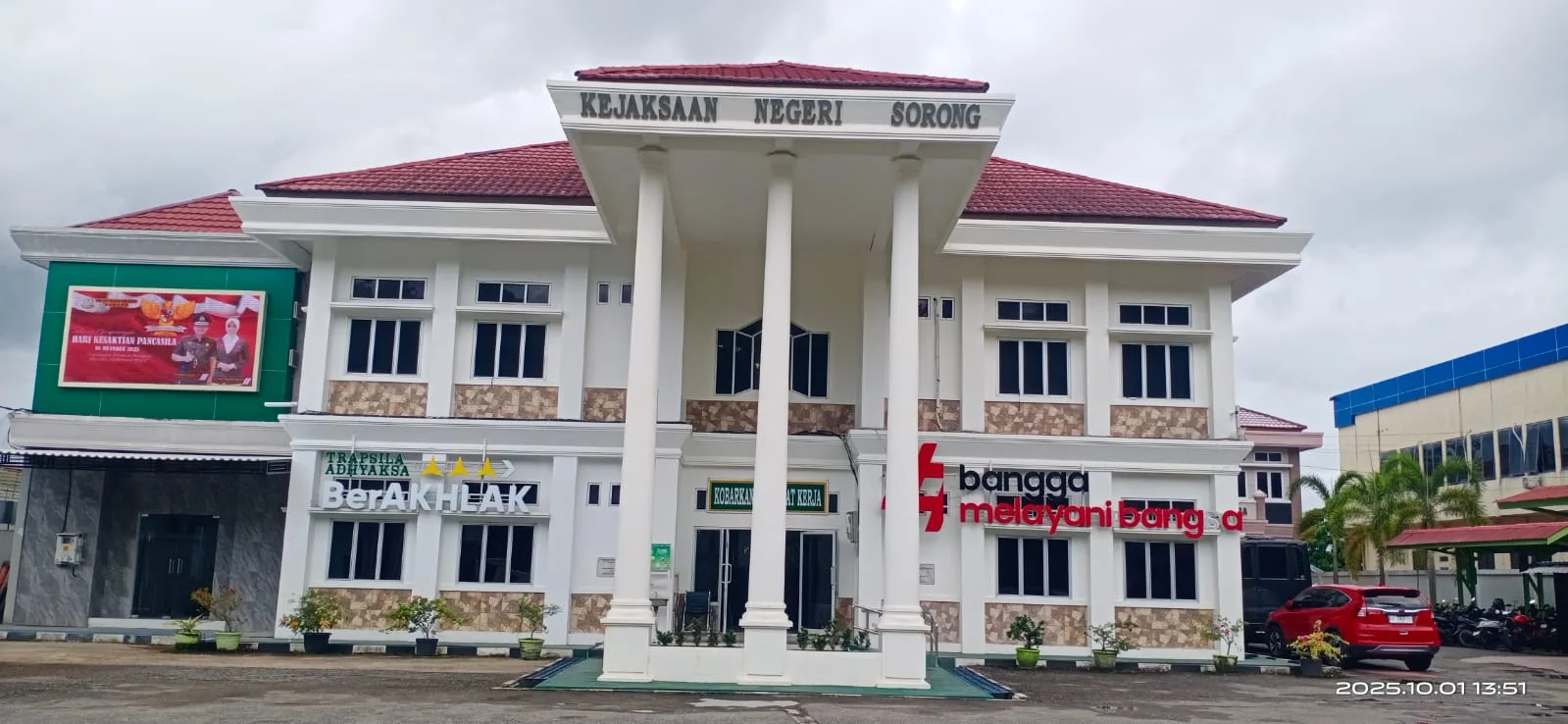 Enam Tersangka Korupsi Seragam Dinas Dpr Papua Barat Daya Dilimpahkan Ke Kejari Sorong