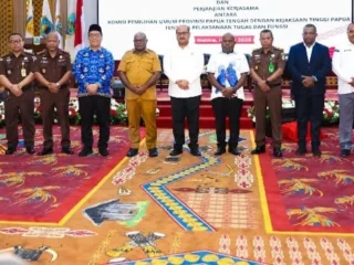 Gubernur Meki Nawipa Tegaskan Komitmen Tata Kelola Bersih Dalm Penandatanganan Mou Dengan Kejati Papua