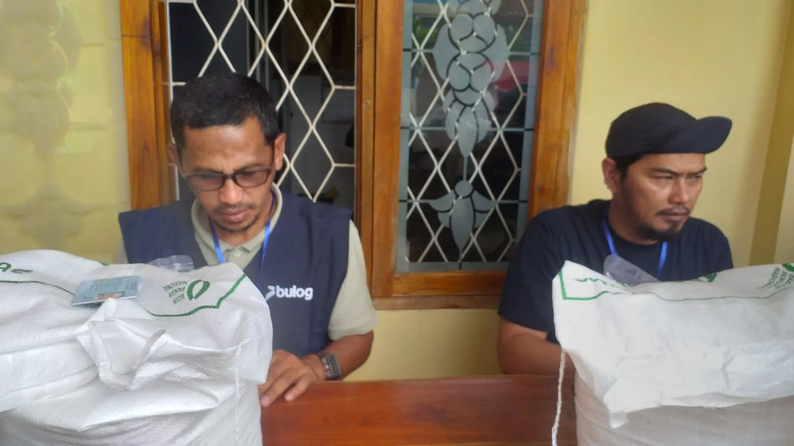 Pemdes Sindang Mukti Salurkan Bantuan Beras Dan Minyak Goreng Dari Bapanas