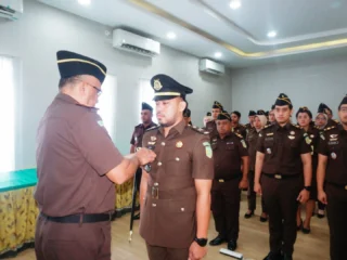 Kajari Sorong Lantik Yosafat Tamba Sebagai Kasubsi Ii Seksi Intelijen