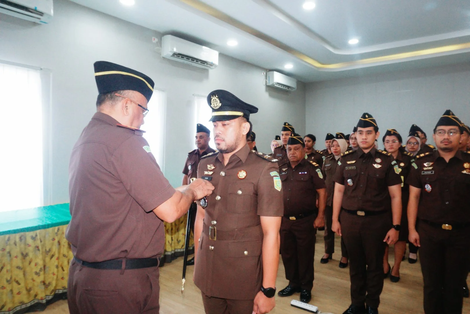 Kajari Sorong Lantik Yosafat Tamba Sebagai Kasubsi Ii Seksi Intelijen