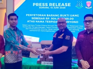 Amankan Kerugian Negara Dari Kasus Korupsi Talent Corner, Kejari Sorong Setor Uang Rp 904 Juta Ke Bni