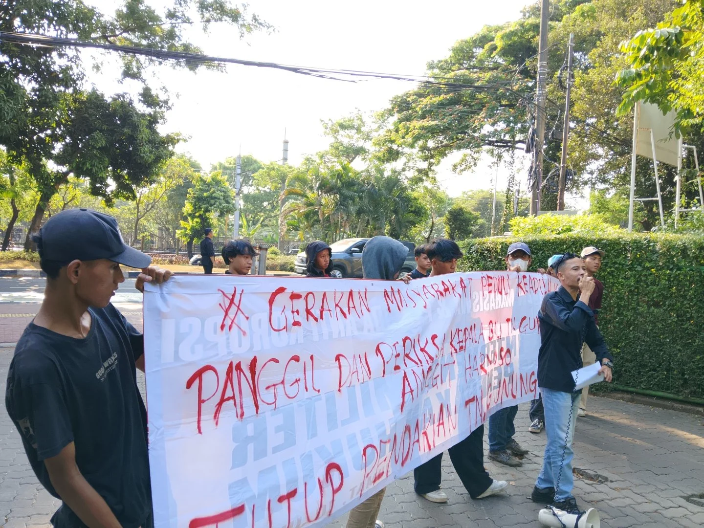 Usut Kelalaian Dan Pnbp, Mahasiswa Geruduk Kemenhut