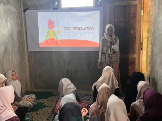 Bangun Kesehatan Mental, Kkm 02 Untirta Gelar Seminar Self Regulation Untuk Santri