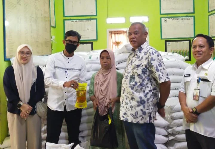 Bantuan Pangan Tepat Waktu, Warga Warunggunung Ucapkan Terima Kasih Ke Pemerintah Dan Bulog