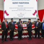 Gubernur Meki Nawipa Serahkan Raperda Pertanggungjawaban Apbd 2025 Kepada Dpr Papua Tengah