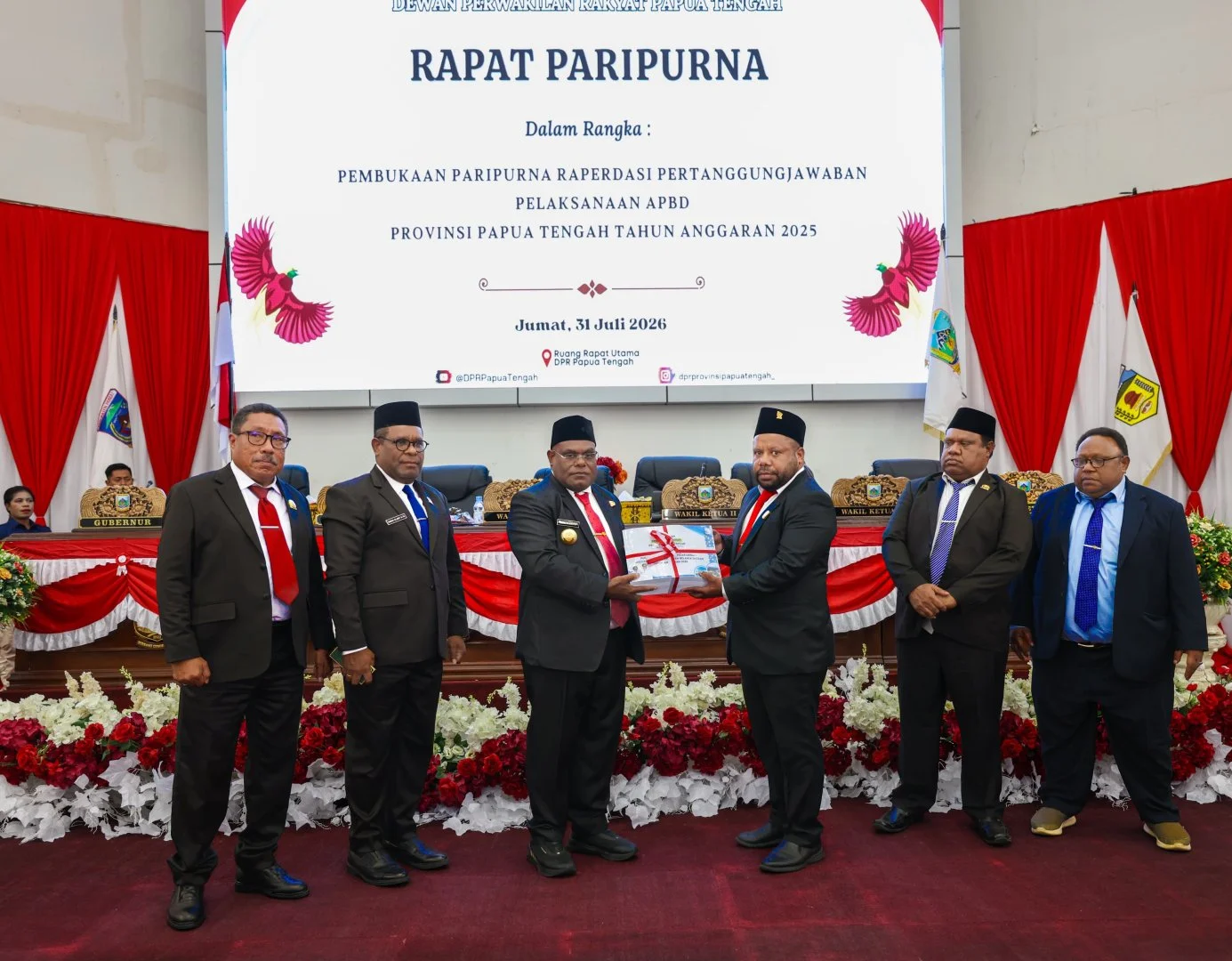 Gubernur Meki Nawipa Serahkan Raperda Pertanggungjawaban Apbd 2025 Kepada Dpr Papua Tengah