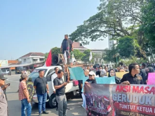 Dprd Lebak Digoyang Aksi Massa, Tagih Nyali Aph Usut Dugaan Pengeroyokan Aktivis
