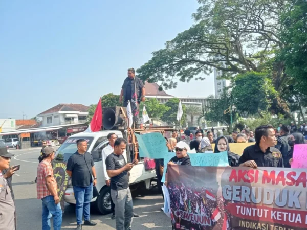 Dprd Lebak Digoyang Aksi Massa, Tagih Nyali Aph Usut Dugaan Pengeroyokan Aktivis