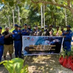 Sambang Nusa Presisi Di Pulau Soop, Personel Polairud Tanam 1.000 Pohon Dan Bagikan 200 Bendera Merah Putih