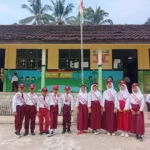 Tampil Sebagai Pemimpin Upacara, Siswa Kelas 5 Sdn Cisitu Bikin Orang Tua Bangga