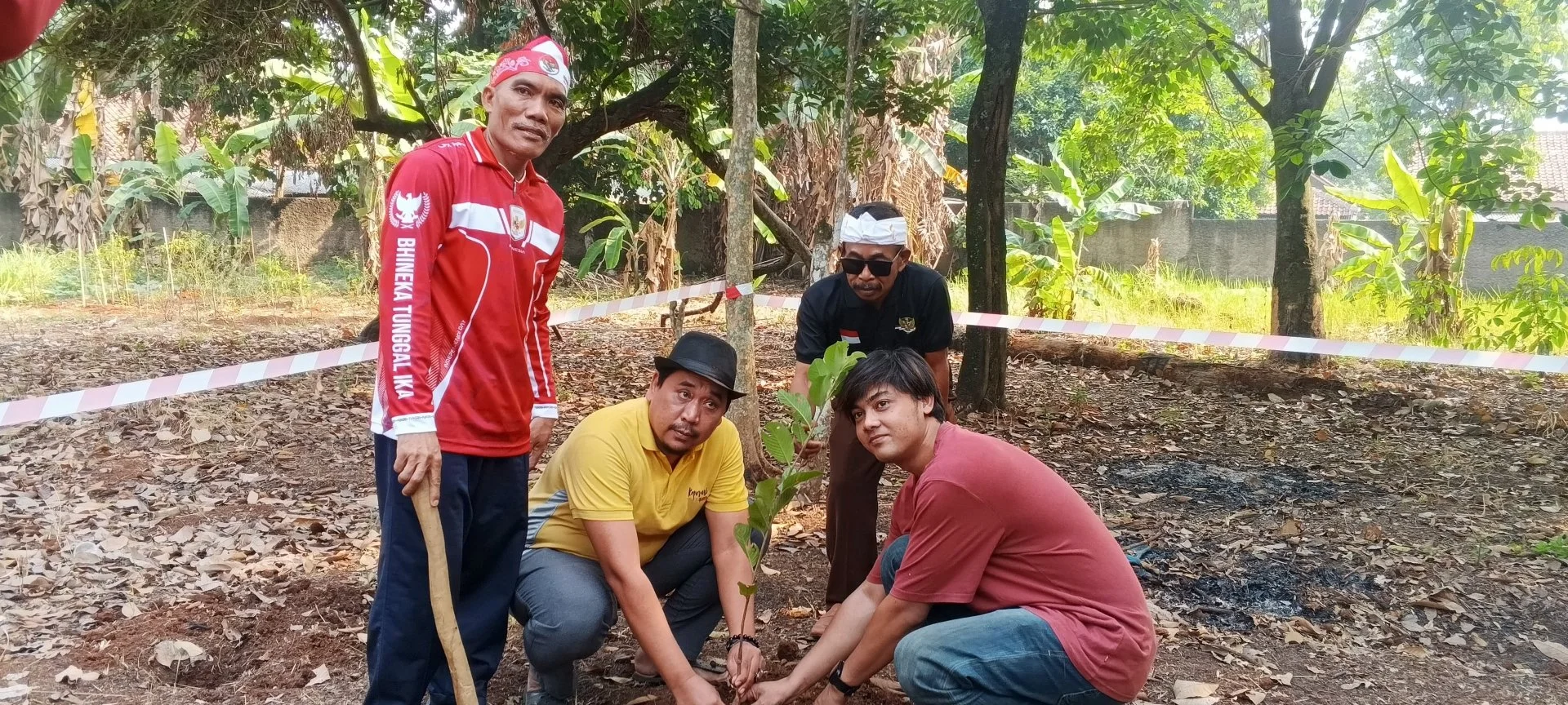 Semarak Hut Ri Ke-81, Warga Desa Ciangsana Tanam 30 Bibit Pohon Dan Gelar Cek Kesehatan Gratis