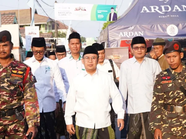 Gus Rozin Ajak Muktamirin Ikuti Muktamar Nu Ke-35 Dengan Riang Gembira