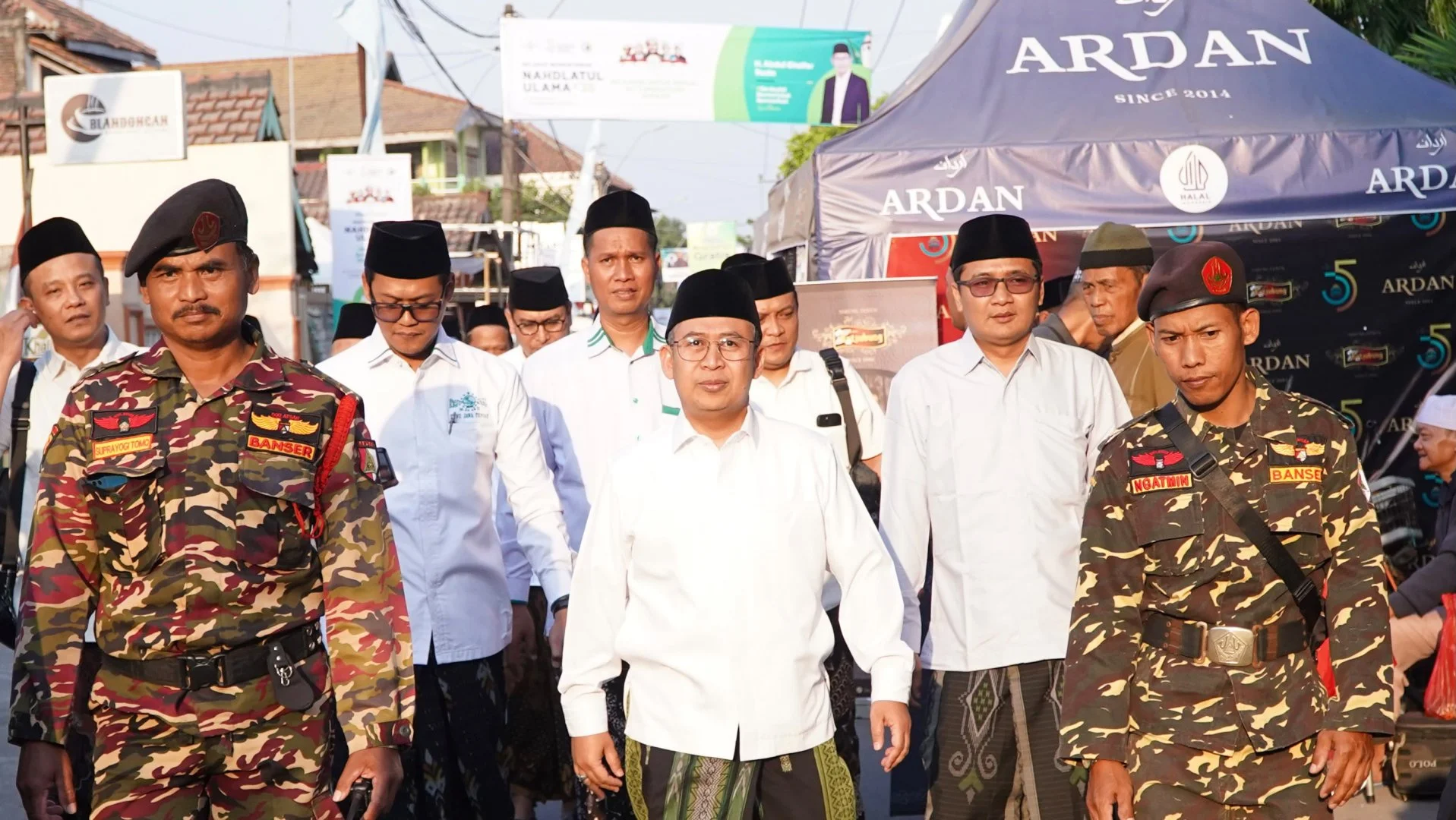 Gus Rozin Ajak Muktamirin Ikuti Muktamar Nu Ke-35 Dengan Riang Gembira