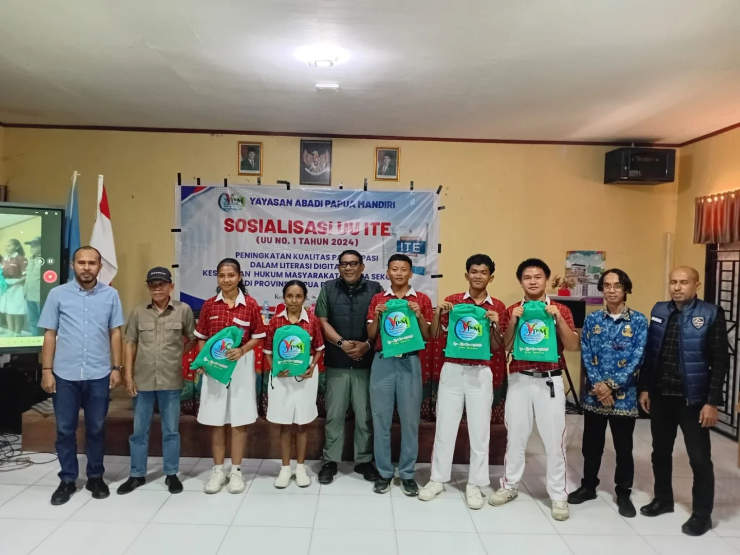 Yapm Sosialisasikan Uu Ite Kepada Ratusan Siswa Sma Negeri 3 Kota Sorong