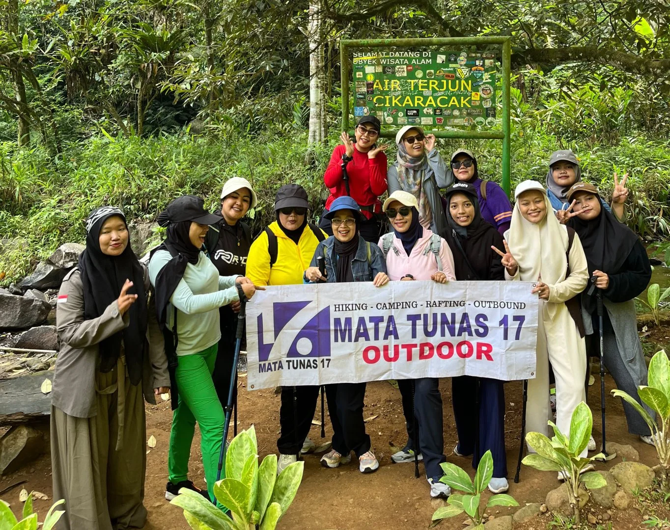 Genk Emak-Emak Gabut Jagakarsa Menjajal Trekking Curug Cikaracak Bersama Mata Tunas 17