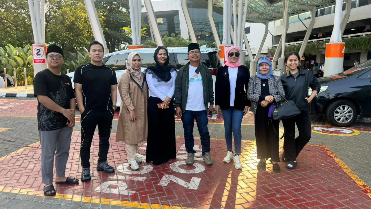 Jelang Muktamar Ke-35 Nu, Rombongan Artis Ibu Kota Berangkat Ke Jombang