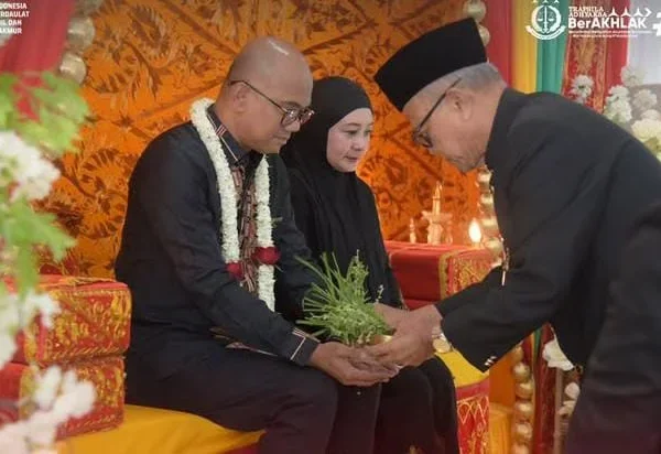 Tradisi Peusijuk Sambut Kajati Baru Aceh, Penuh Makna Resti Dan Harapan Penegakan Hukum ​