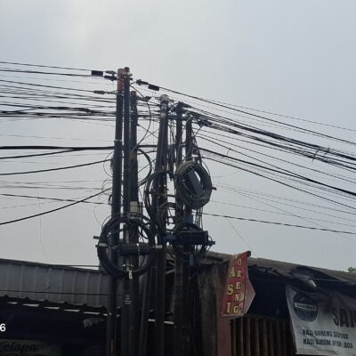 Tiang Provider Kian Menjamur, Denyy Soroti Lemahnya Penataan Di Pandeglang 27 Tiang Provider Kian Menjamur, Denyy Soroti Lemahnya Penataan Di Pandeglang
